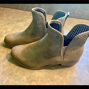 Size 10 Pierre Dumas Ankle Boots